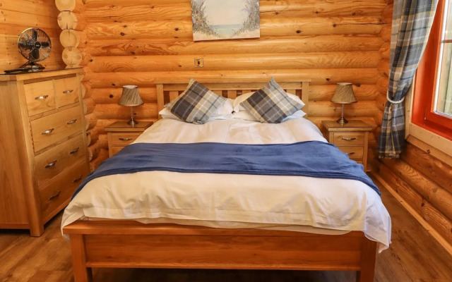 Holly Lodge