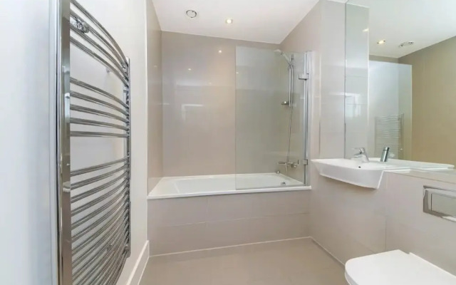 Modern 2 Bedroom Flat in East London