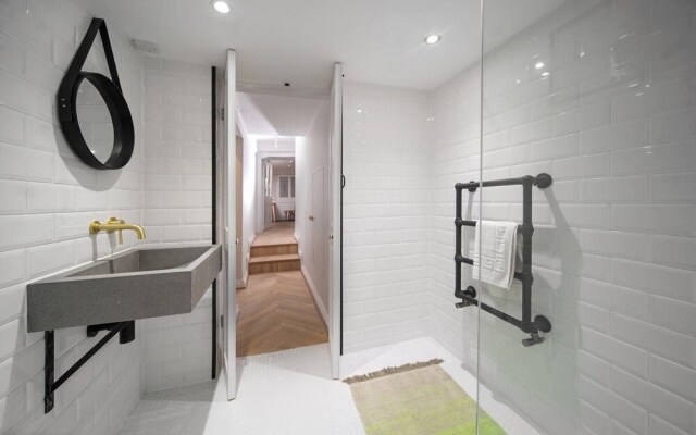 The Courtyard Apartment