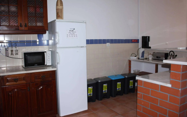 Ericeira Chill Hill Hostel & Private Rooms - Peach Garden