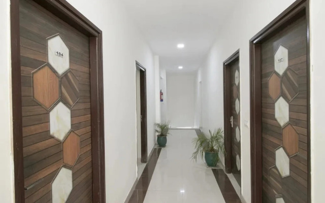 Crown Resort And Restaurent by OYO Rooms