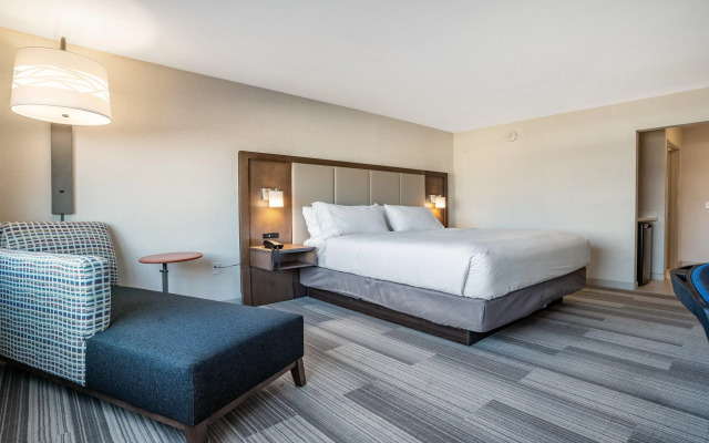 Holiday Inn Express and Suites-Platteville by IHG