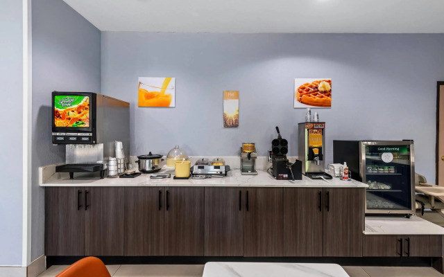 Quality Inn & Suites Manhattan