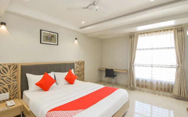 OYO Flagship 19307 Hotel Season Choice