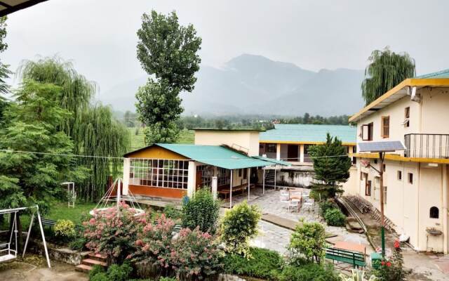 Pops Hotel and Restaurant