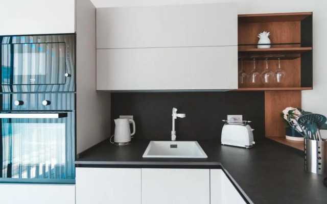 Ideal Location, Stylish 1BR Apartment with Free Parking