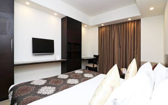Capital O 2642 Golden Lakes Hotel