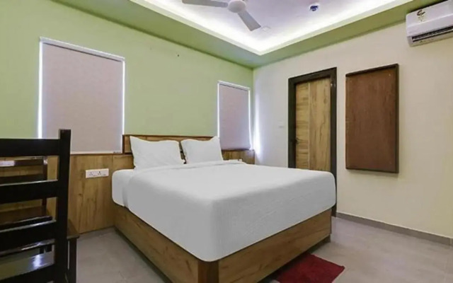 Townhouse OAK Hotel SVA