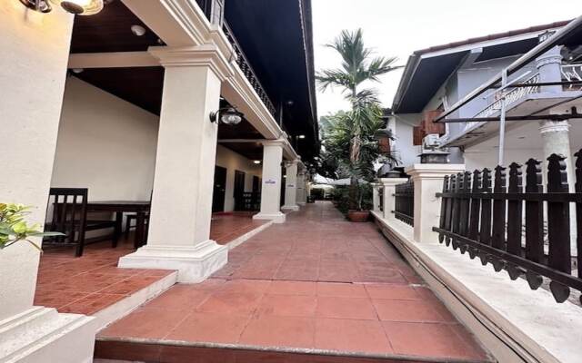 Y Not Lao Villa