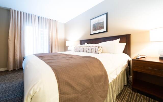 Horseshoe Valley Suites - The Azure