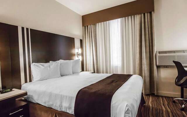 Comfort Hotel Vancouver Airport
