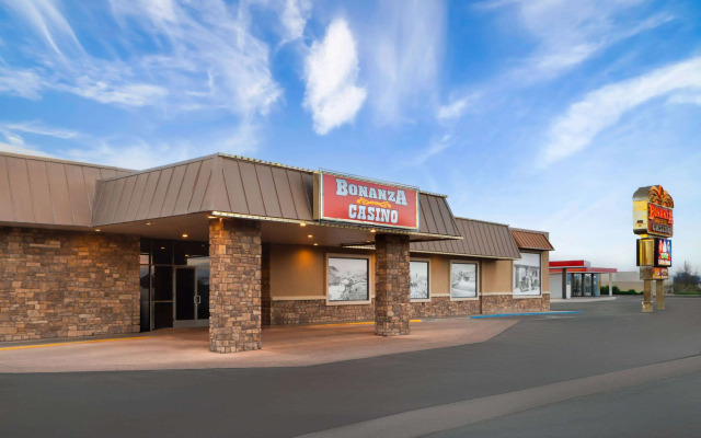 Super 8 by Wyndham Fallon