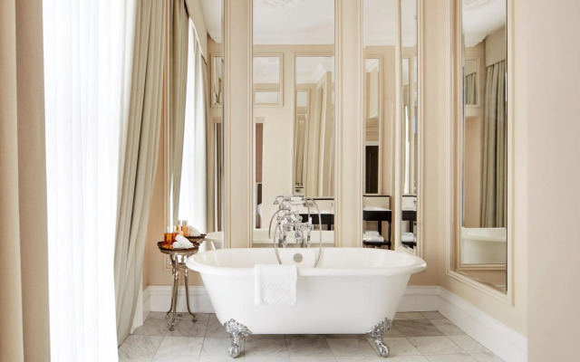 The Clermont London, Victoria