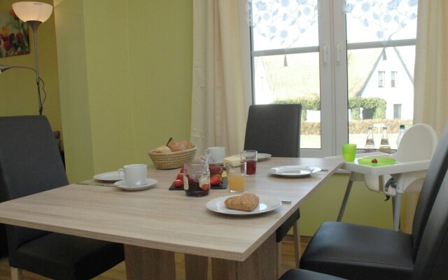 Spacious Seaside Apartment in Pepelow