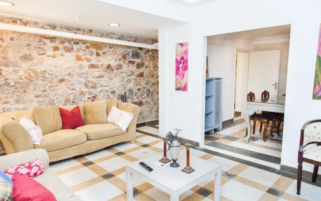 Chic Charming Central Athens Apt.
