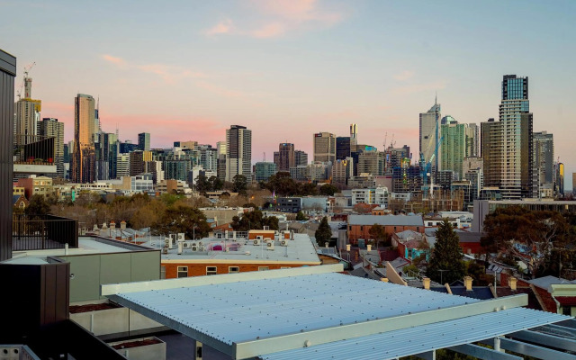 Mega Style Apartments West Melbourne Townhouse