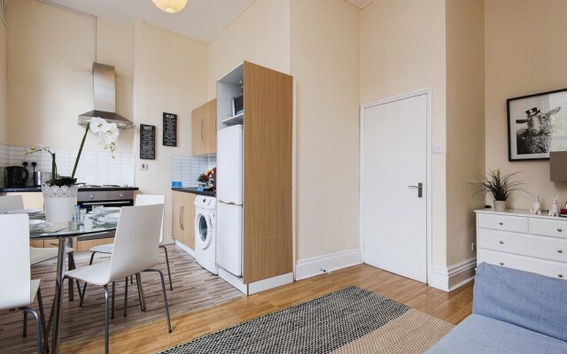 The Earl's Court Townhouse II - KM2
