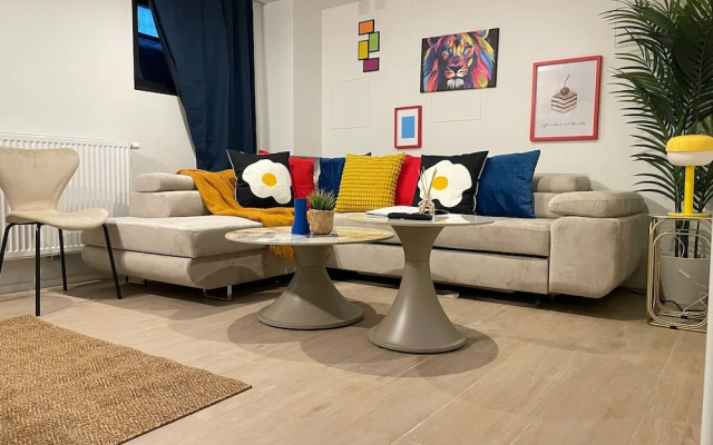 One Lux Stay Near Antwerp Central - Studio Apartment