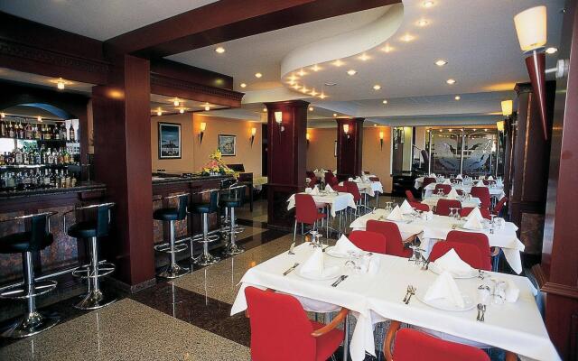 Numa Port Hotel