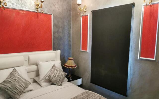 Chic Apartment 2
