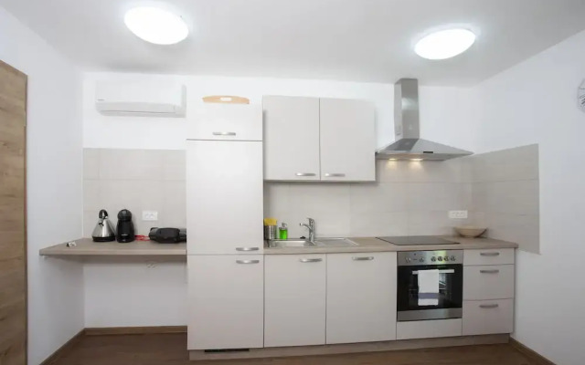 Razingar Apartments