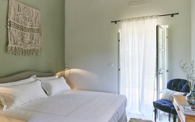 AQVAE Unconventional Country House