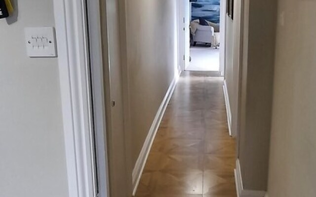 Newly Refurbished 2nd Floor Apartment Lil Nauti