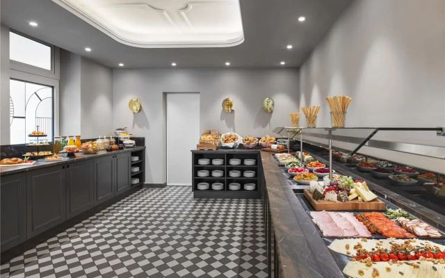 Astoria Vienna, Curio Collection by Hilton