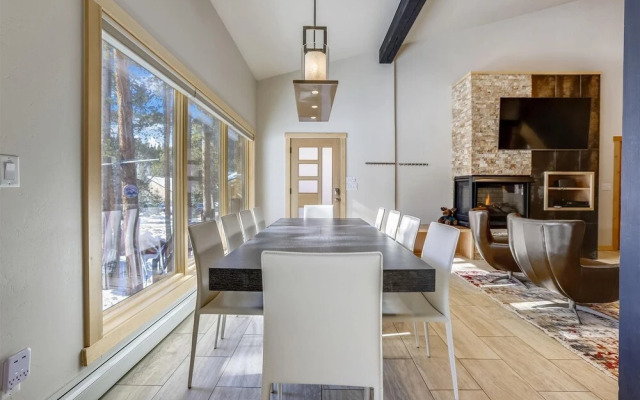 Red Feather 5 Bedroom Home by Redawning