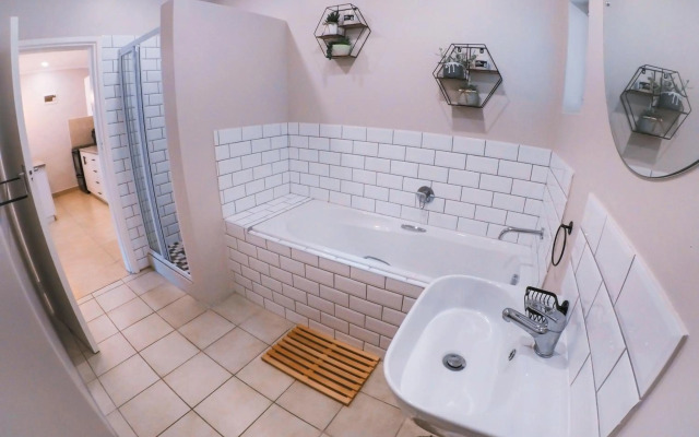 Strelitzia Apartments