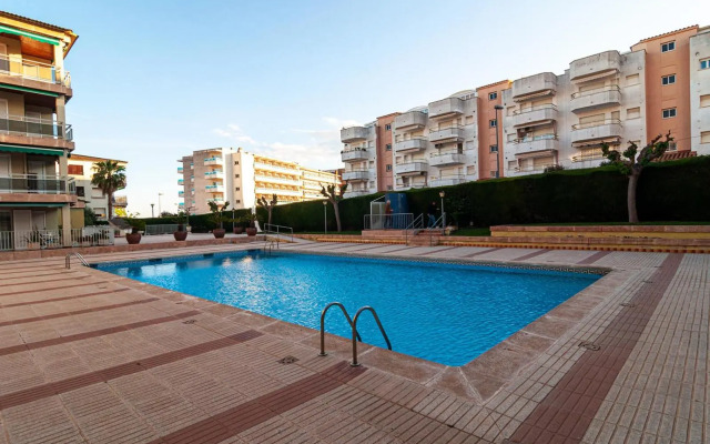 Near beaches renovated heated apartment with large patio