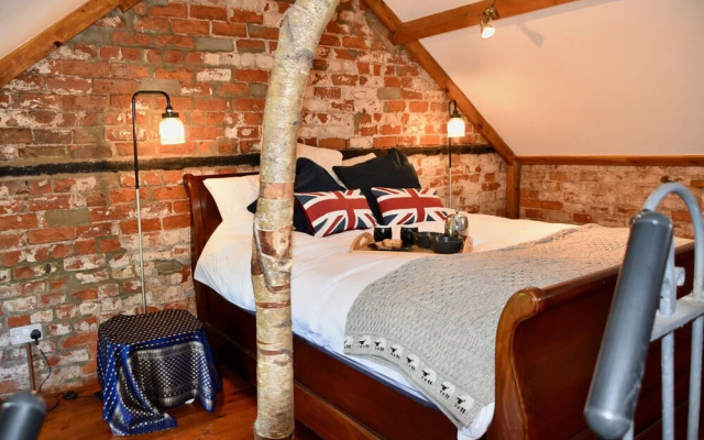 2-bed 18th Century Barn - Sleeps 6 - Pet Friendly