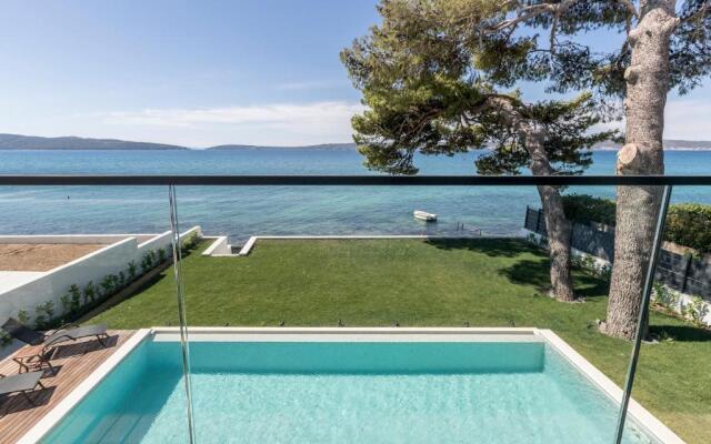 Villa Sea Star - seafront beach with 80m2 pool