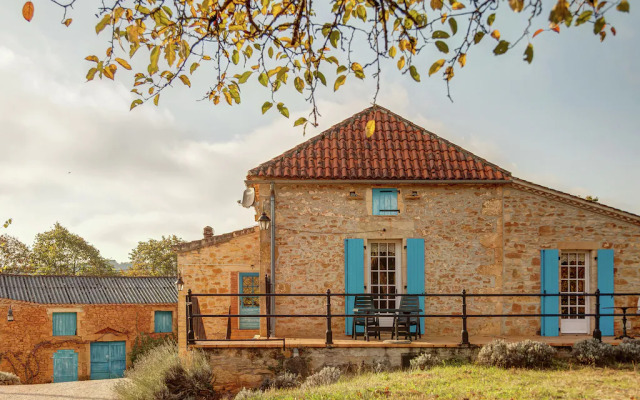 Authentic Holiday Home in Puy-l'evêque With Swimming Pool
