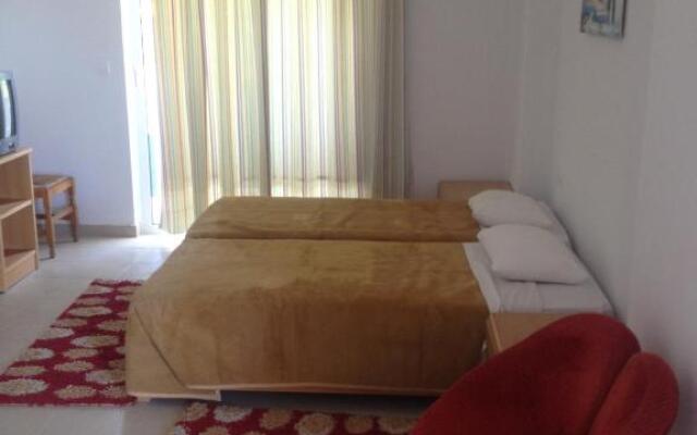 Pereches Hotel Apartments