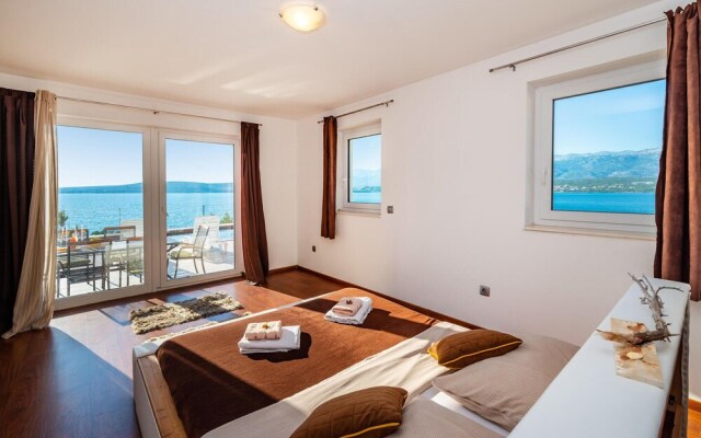 Amazing Home in Novigrad With 5 Bedrooms, Wifi and Outdoor Swimming Pool