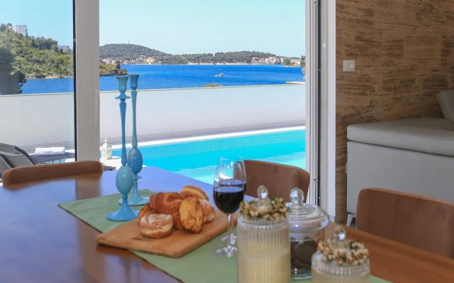 Luxurious Villa in Rogoznica With Pool