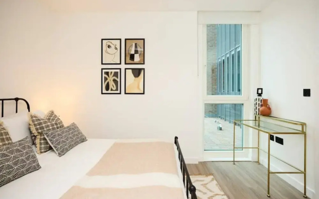 The Tottenham Hale Crib - Trendy 2bdr Flat With Balcony