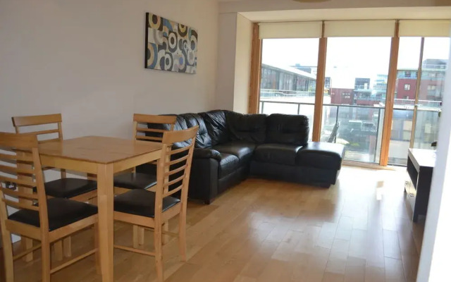 Hanover Wharf Apartment