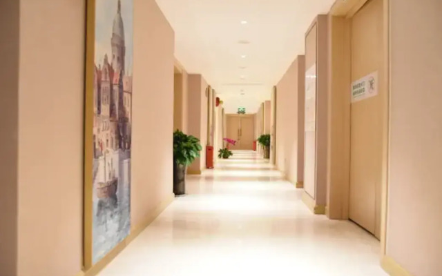 Vienna Hotel (Xinjin Old Pier, Liujianian Metro Station)