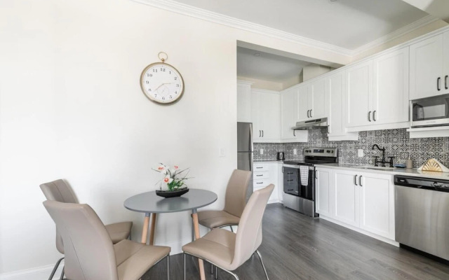 Rideau King 1Br Apartment Free Parking 2