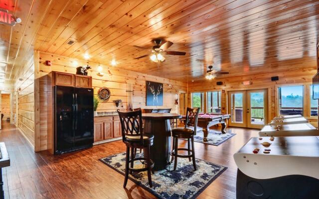 Foxwood Mansion Fourteen Bedroom Cabin