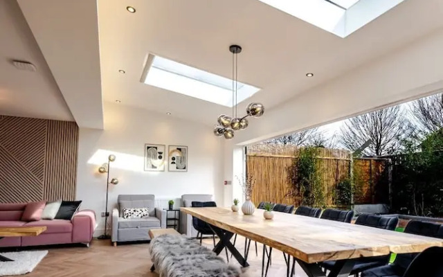 Luxury 8 Bed Home Manchester