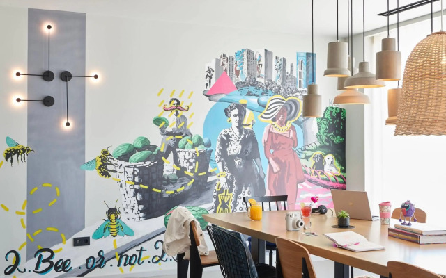 Moxy Patra Marina