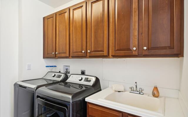 Silver Beach 1702e 3 Bedroom Condo by RedAwning