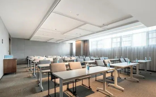 Shiyan Shanghai Road Atour Hotel