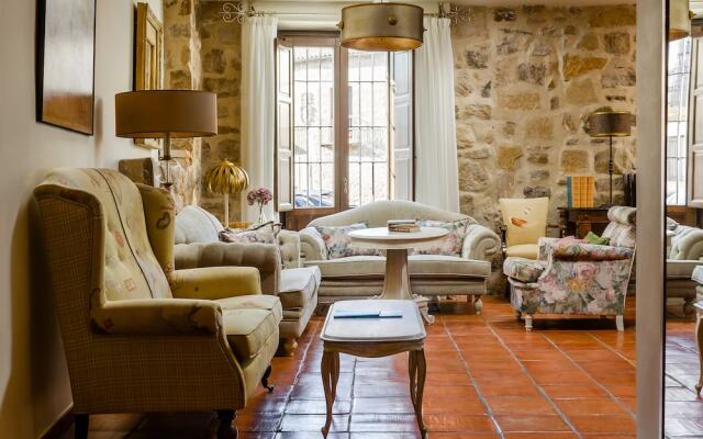 Hotel  YIT La Casona del Arco