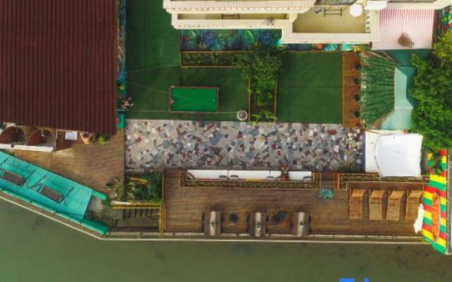 Time and Sea Inn