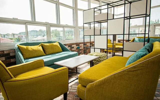 Marchforte-Courtyard Hotel