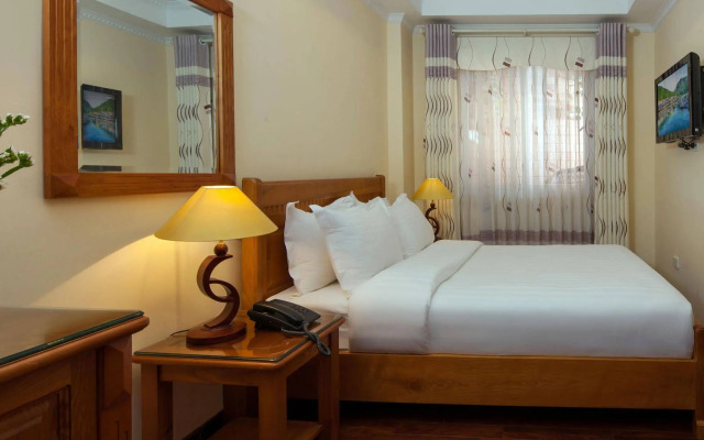 Lucky 3 Hotel & Travel